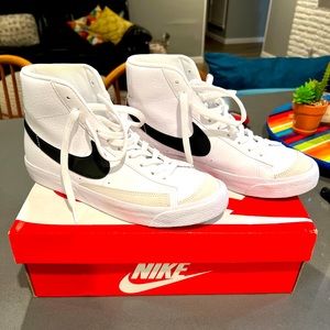 Nike Blazer Mid ‘77 - White/Black Size 7Y